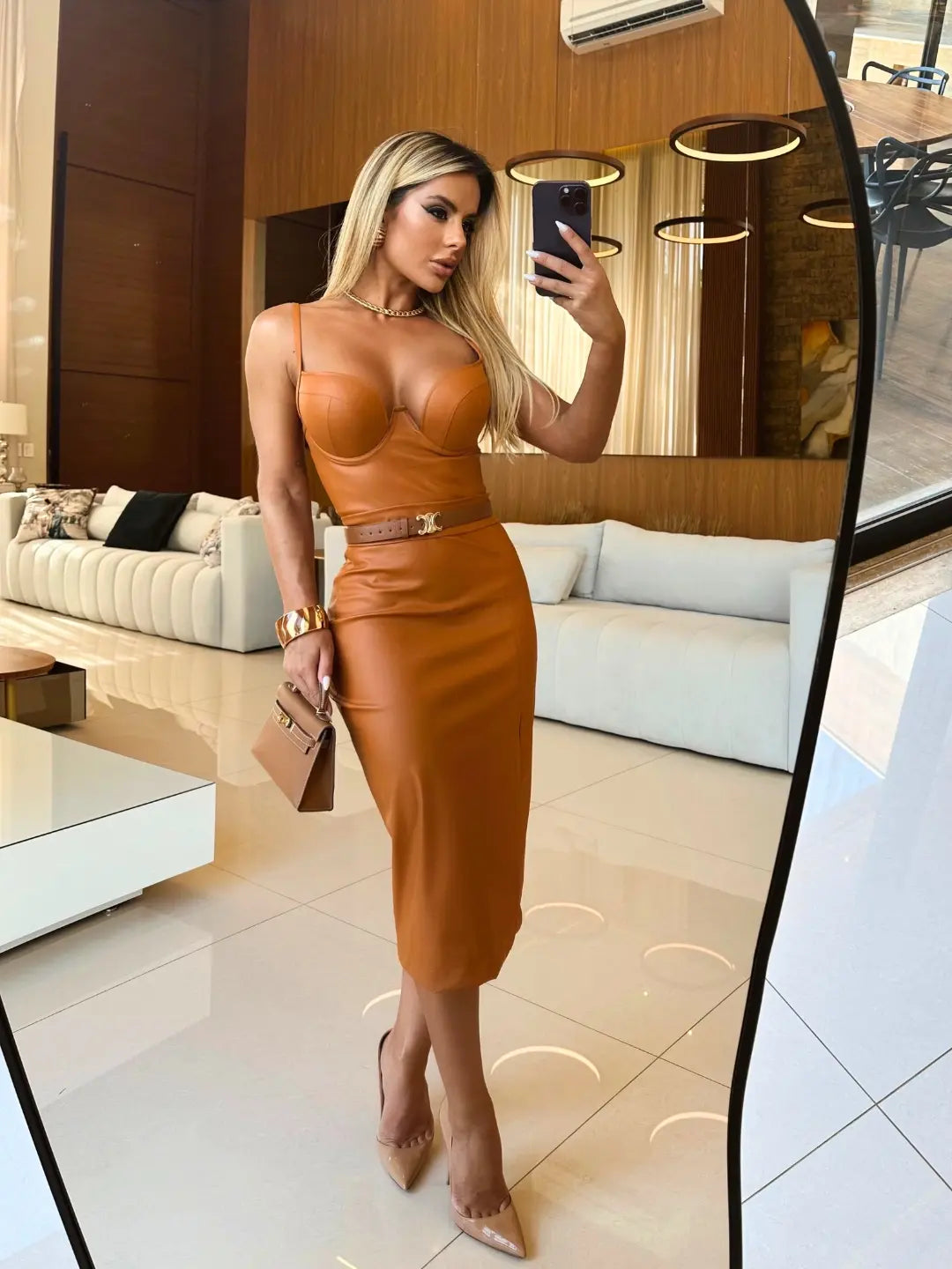 Conjunto Marbelle – Cropped com Bojo e Saia Midi em Courino | Tendência & Sofisticação