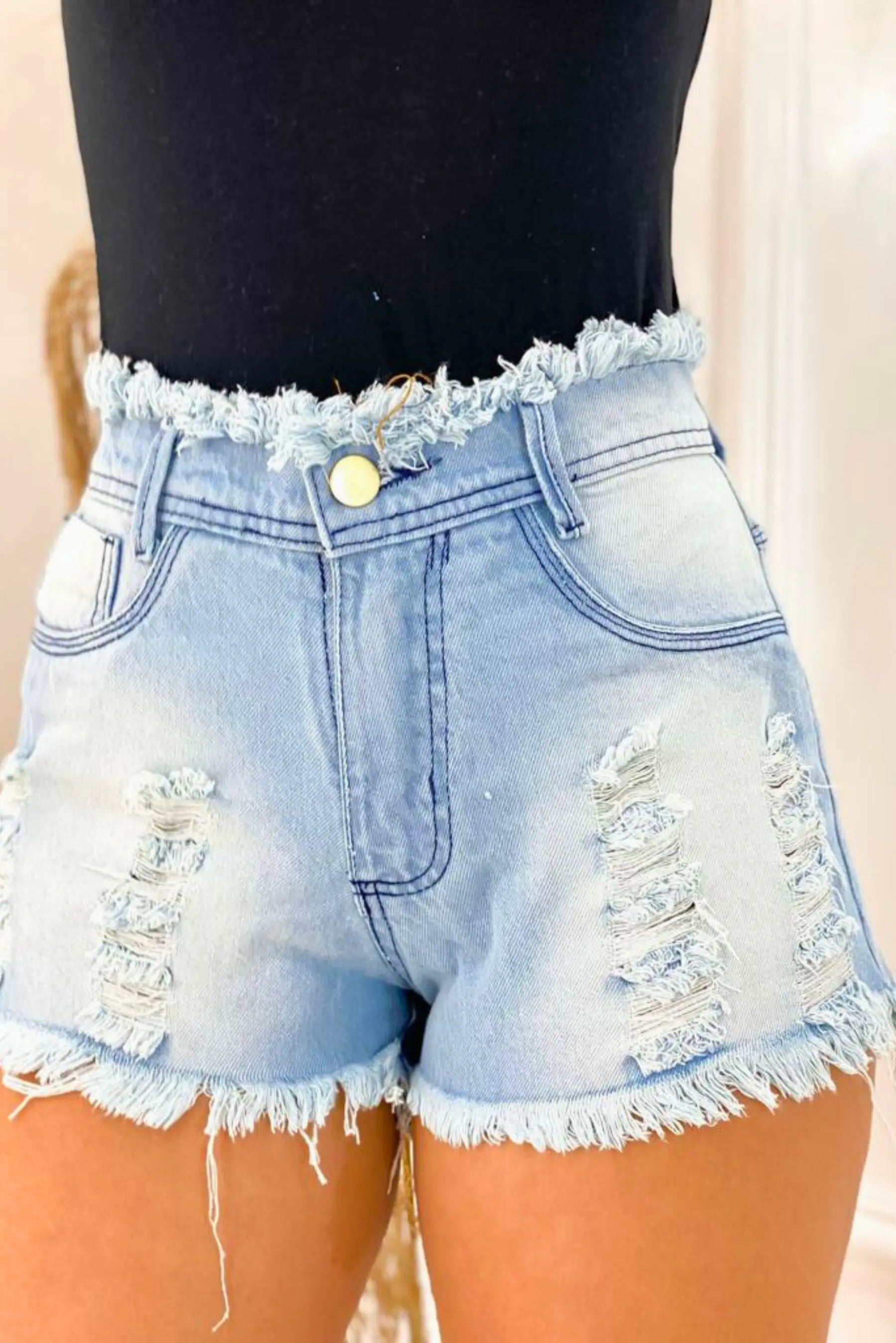 Short Jeans Feminino Casual - Detalhes Destroyed e Cintura Alta