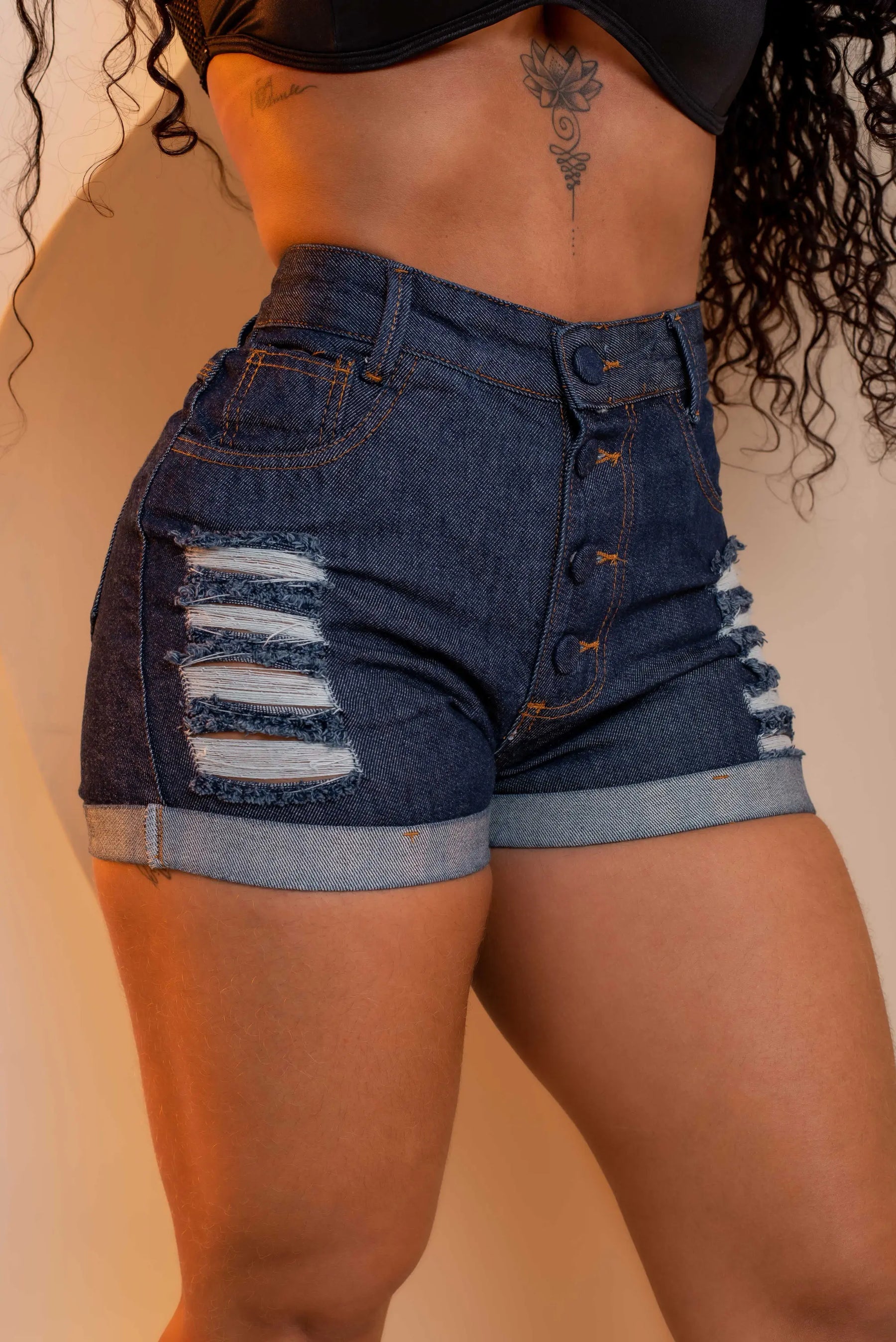 Bermuda Jeans Feminina Destroyed - Cintura Alta e Conforto