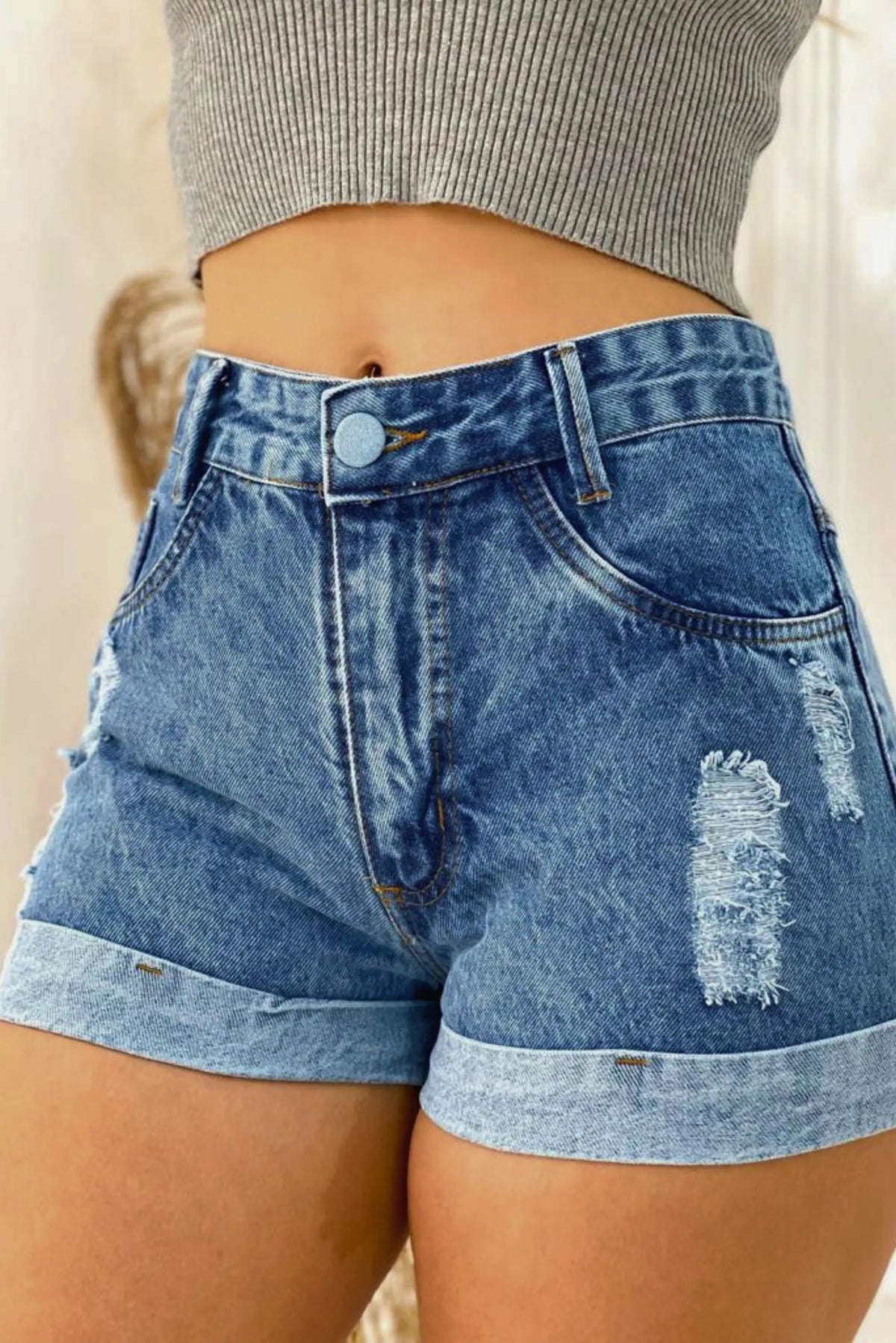 Short Jeans Feminino Rasgado - Ideal para Looks Despojados