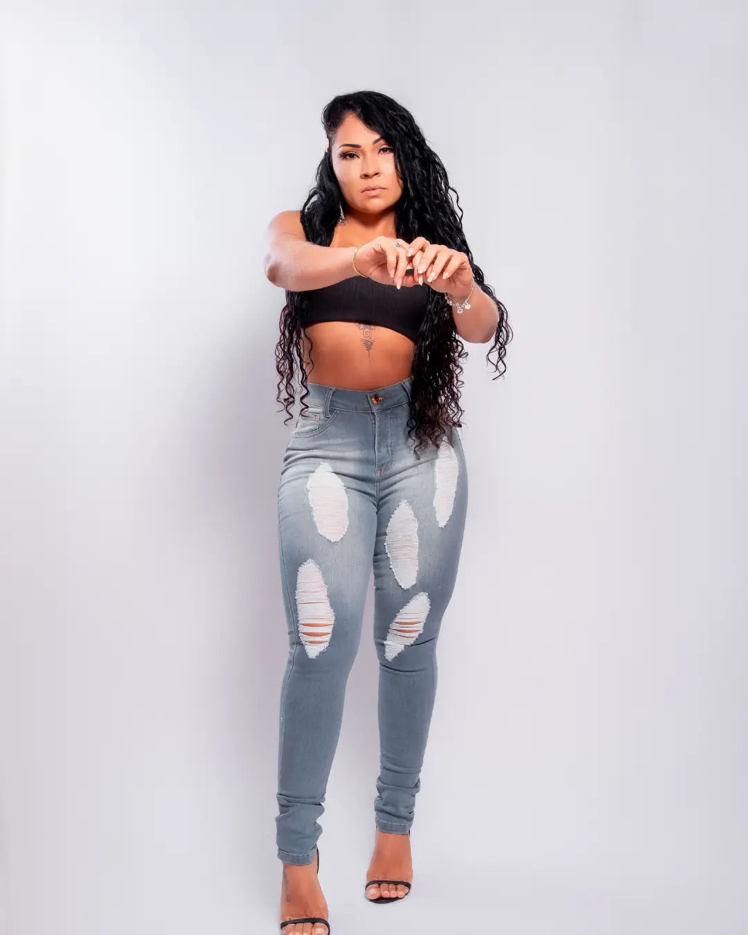 Calça Jeans Feminina Lisa com Detalhe Moderno que se Ajusta ao Corpo 36 ao 44