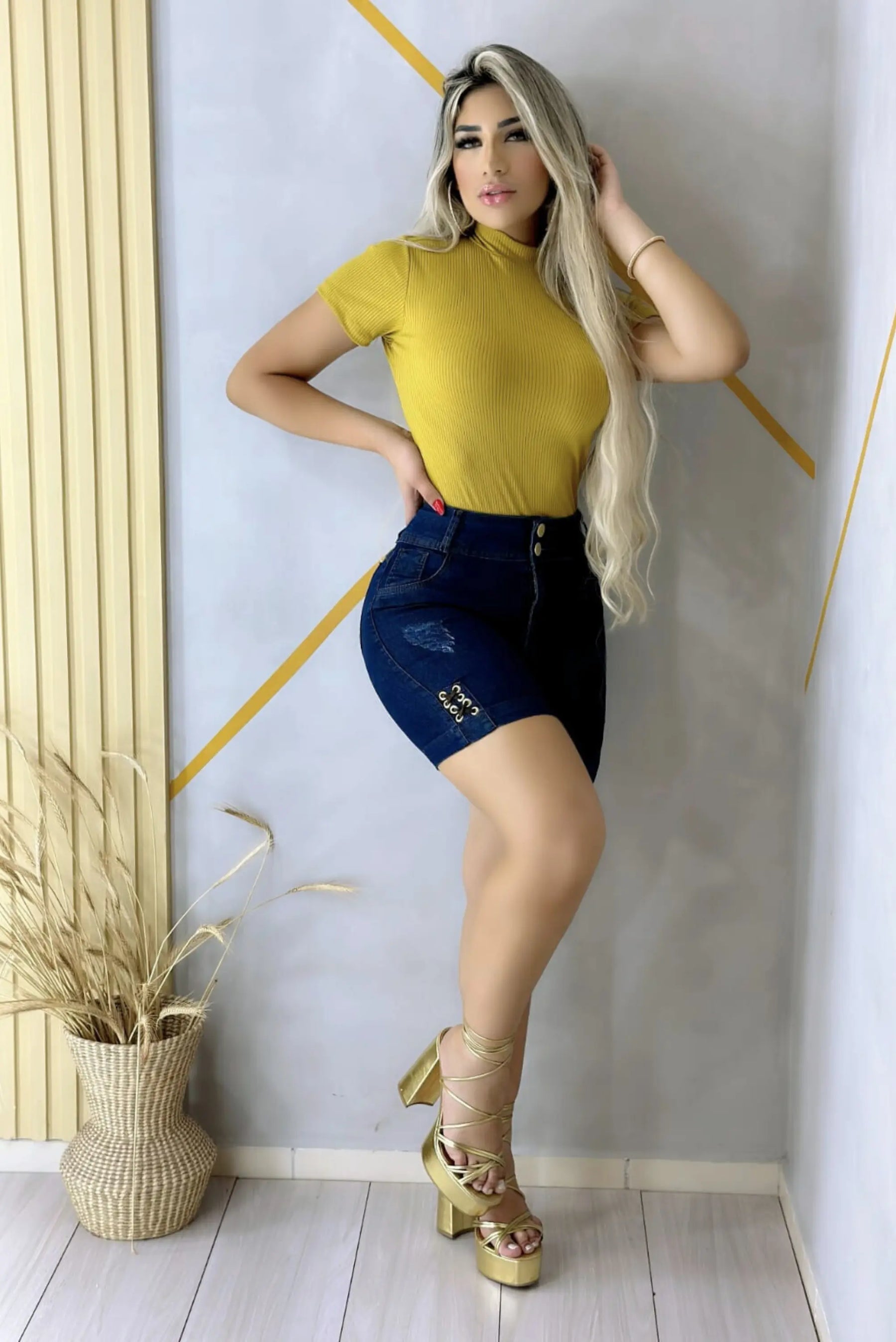 Blusa Feminina com Gola Assimétrica - Tecido Premium e Caimento Perfeito