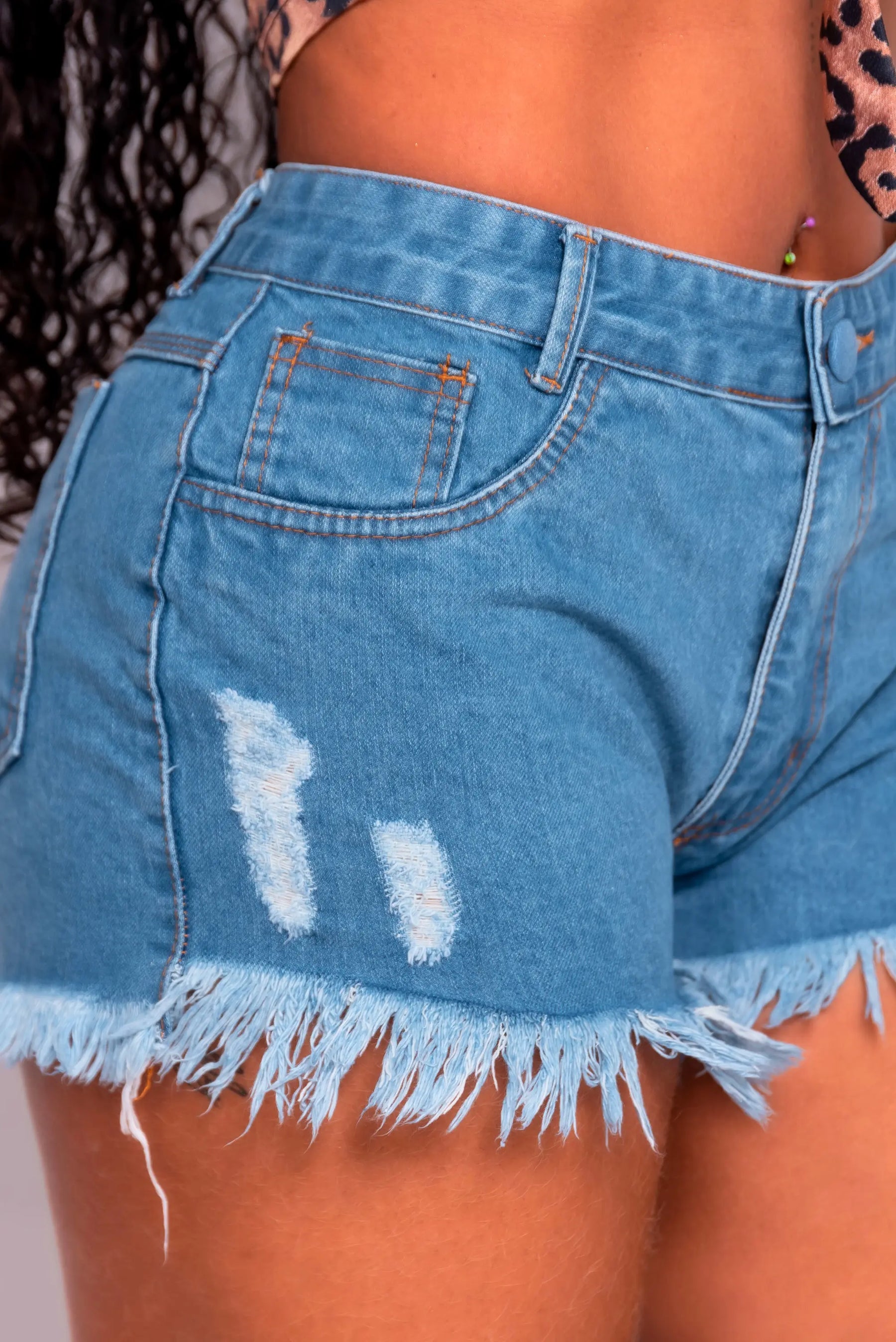 Short Jeans Premium Sempre na Moda - Modelo Levanta Bumbum