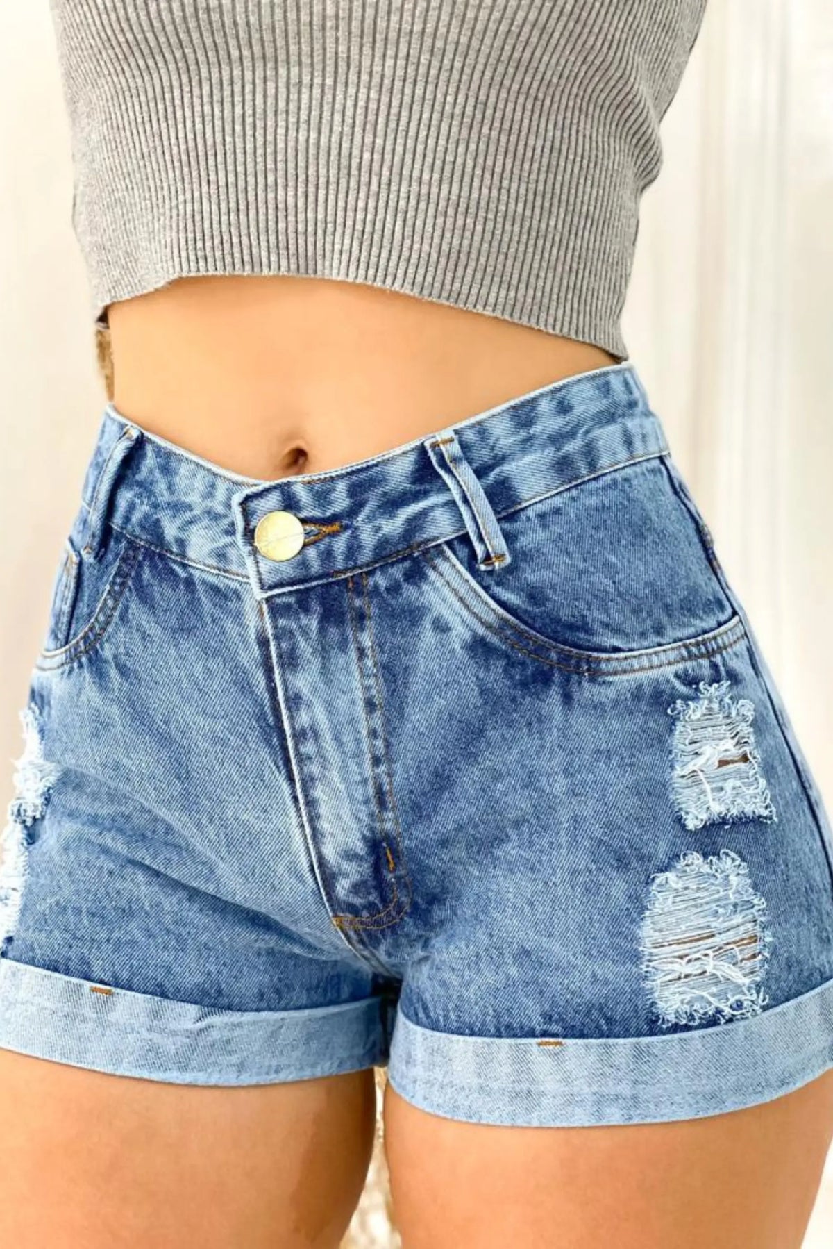 Short Jeans Feminino Premium - Detalhes Rasgados e Caimento Perfeito