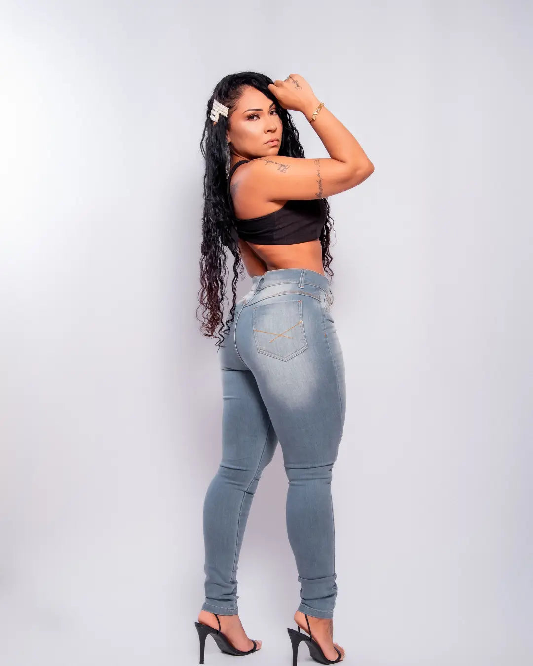 Calça Jeans Feminina Lisa com Detalhe Moderno que se Ajusta ao Corpo 36 ao 44