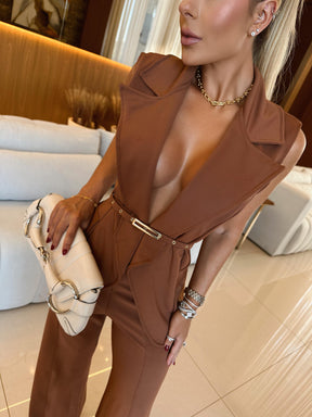 CONJUNTO BRISSA MARROM POWER – COLETE COM CINTO E CALÇA SOCIAL